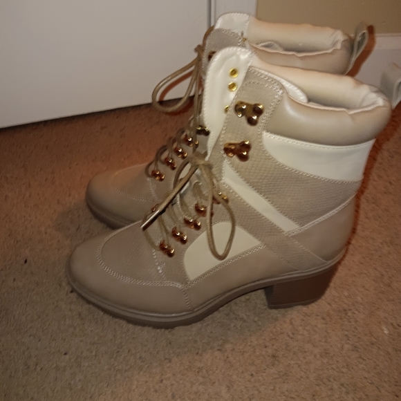 Boots - Picture 3 of 3
